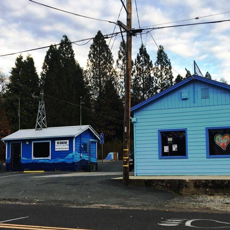 KQBM LP 90.7 & 103.7 Blue Mountain Radio - Radio station US