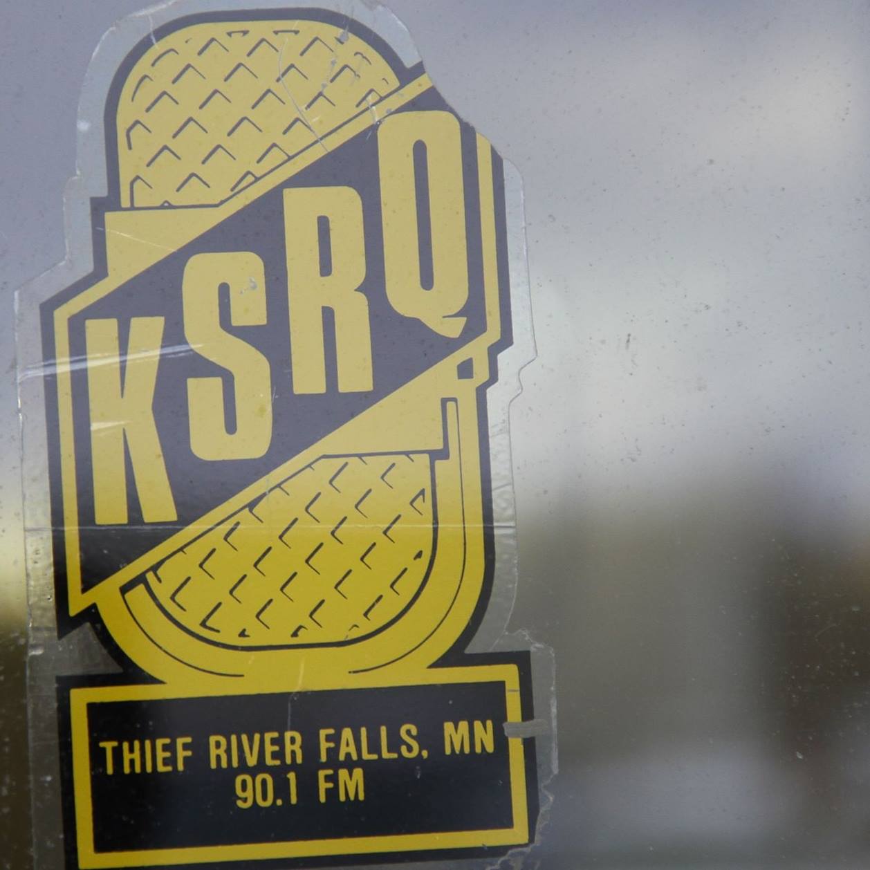 KSRQ - Neon 90 - Radio station US